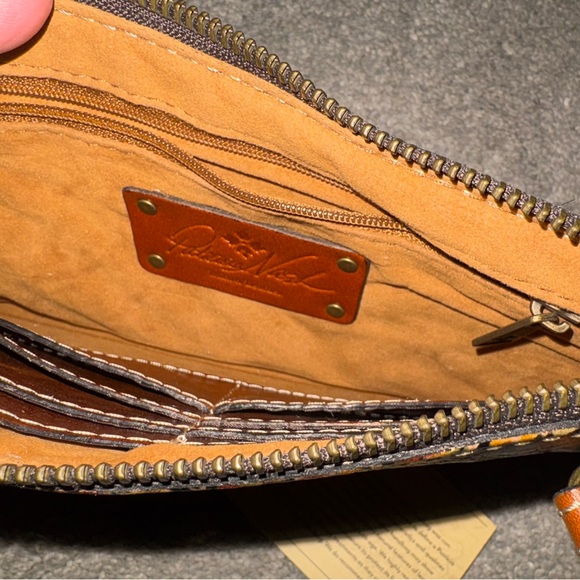 Patricia Nash Tan Leather Wallet/Clutch NWOT - Picture 6 of 7